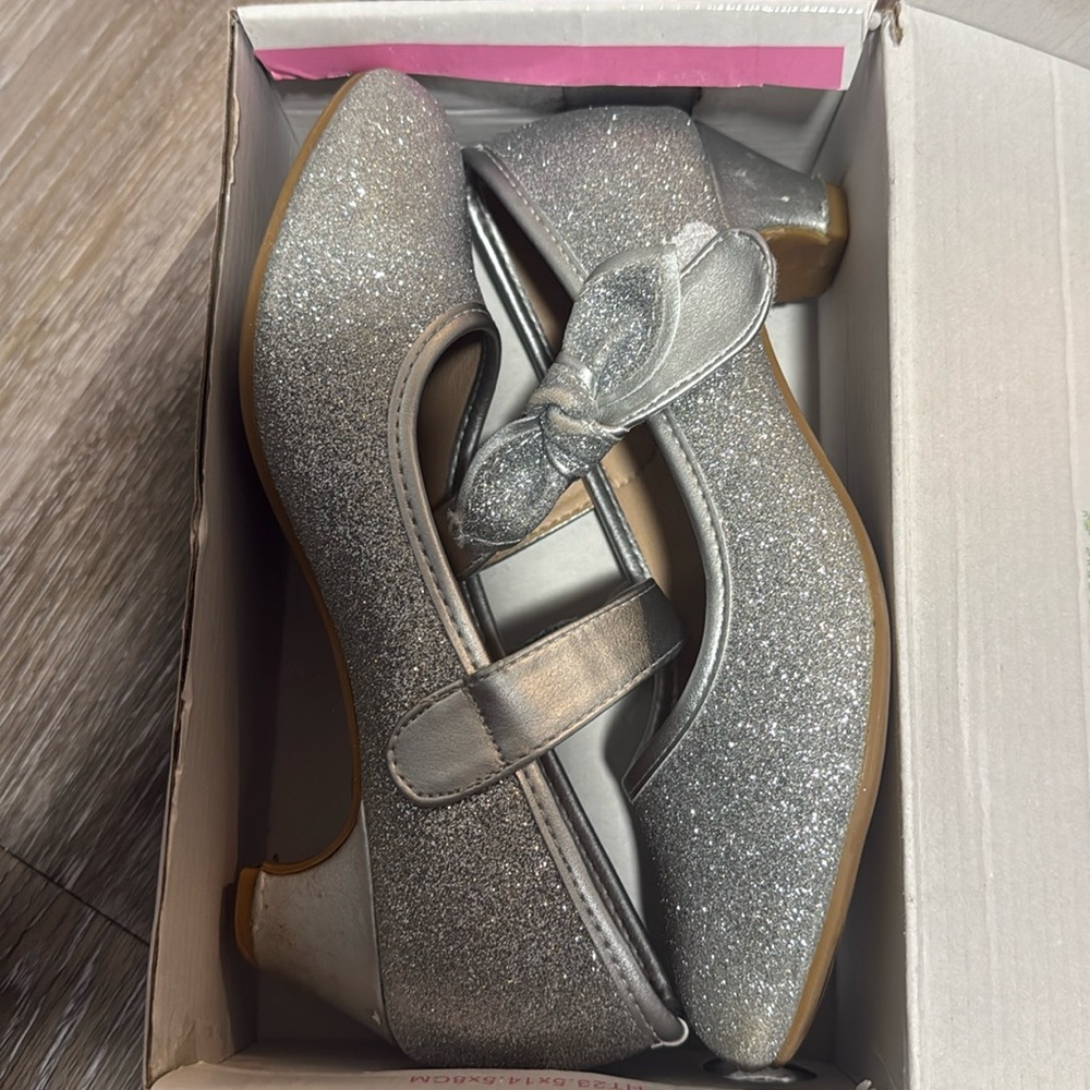 Adamumu Girls Sparkly Silver Glitter Mary‎ Jane Shoes size 3 Rubber Sole Wedding